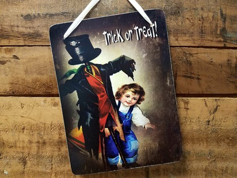 Trick or Treat Halloween decorations hanging plaque |  Yesterday's Best