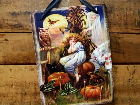 Classic Vintage Halloween decorations hanging plaque |  Yesterday's Best